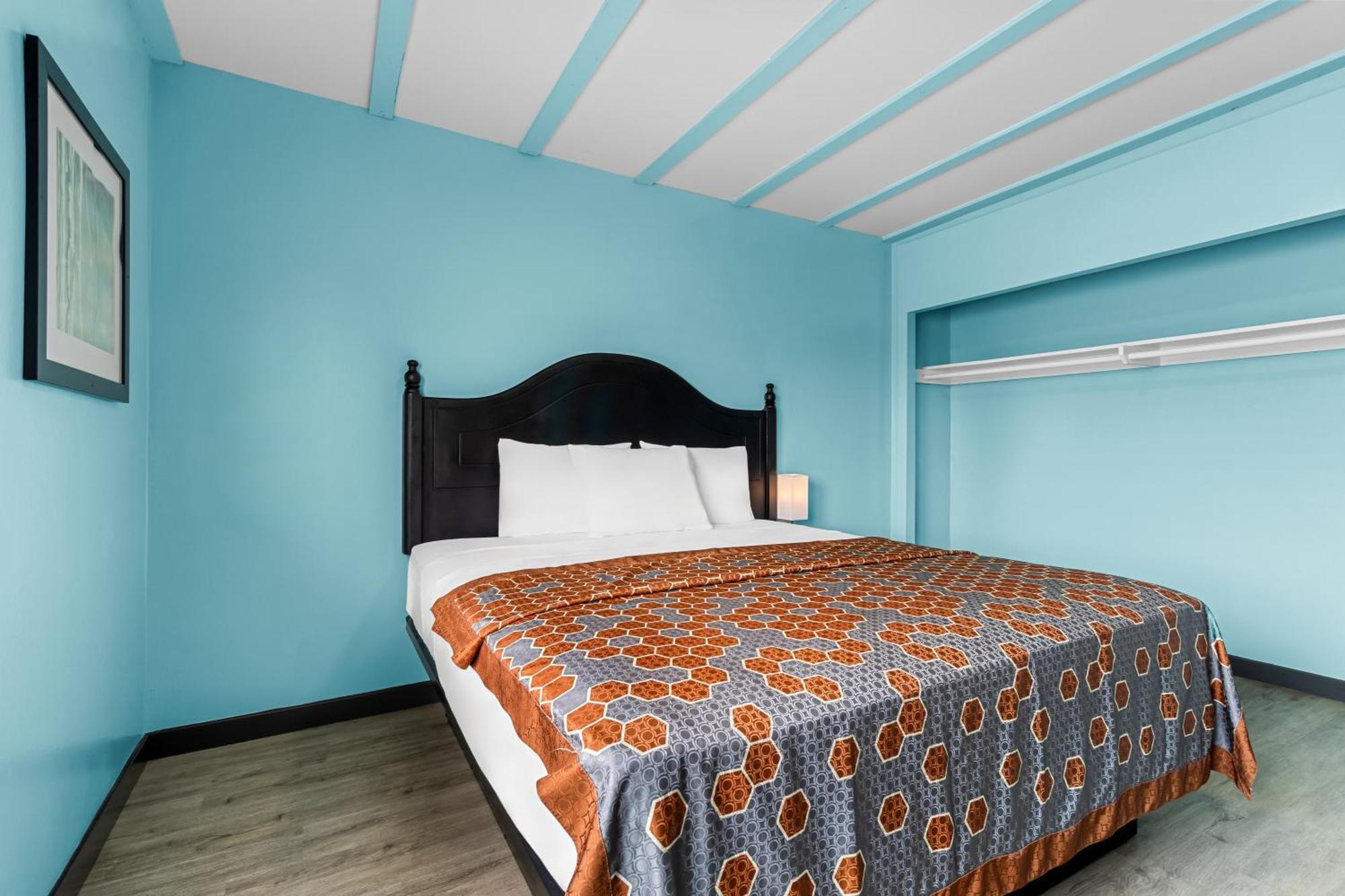 Rodeway Inn & Suites North Hollywood Burbank Airport - Universal Area Los Angeles Exteriér fotografie