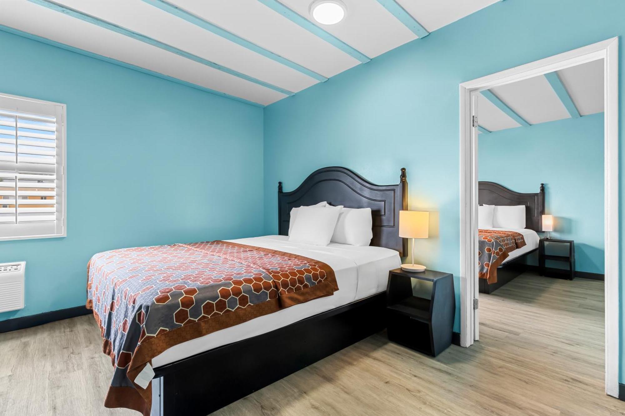 Rodeway Inn & Suites North Hollywood Burbank Airport - Universal Area Los Angeles Exteriér fotografie