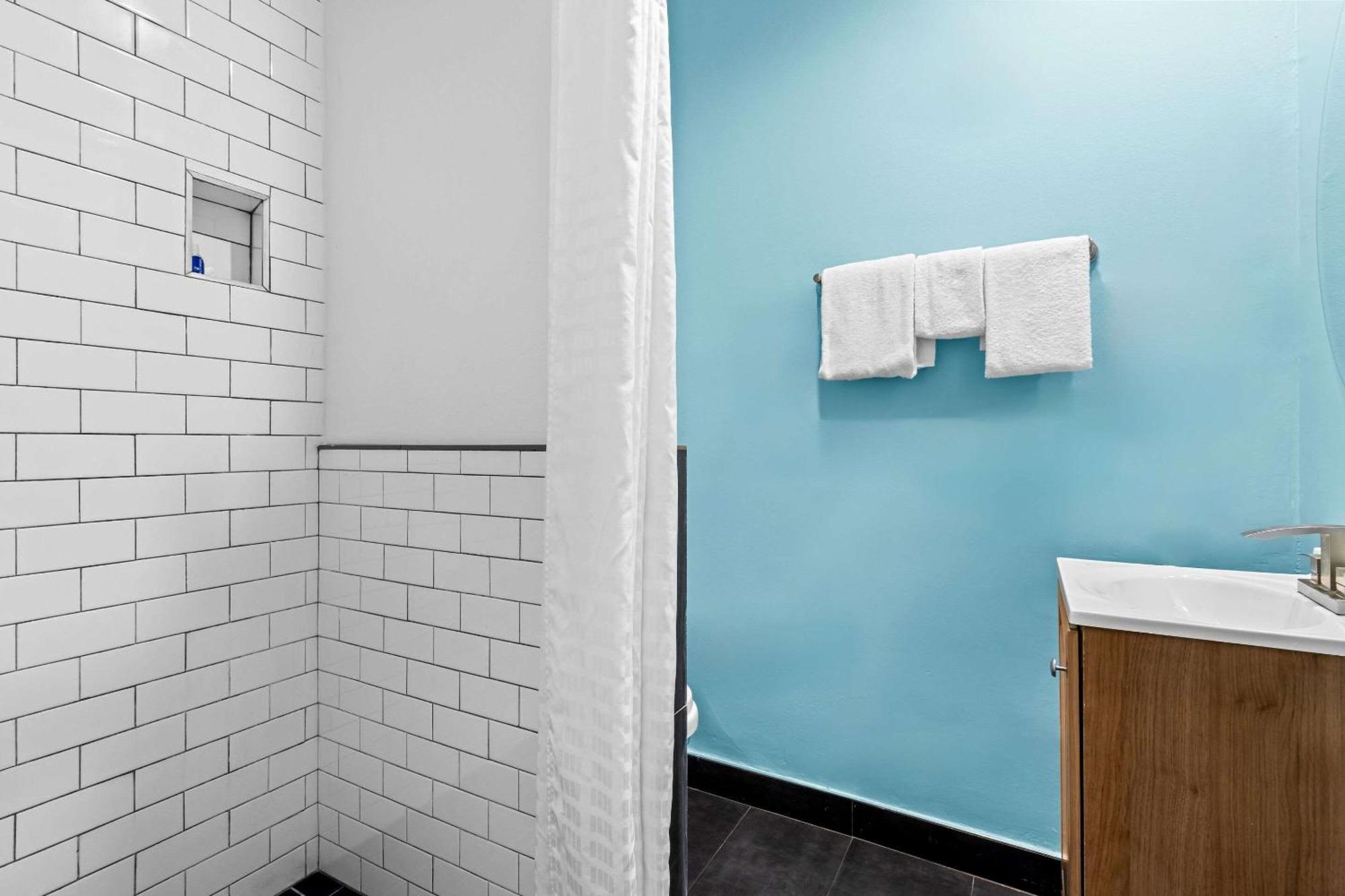 Rodeway Inn & Suites North Hollywood Burbank Airport - Universal Area Los Angeles Exteriér fotografie