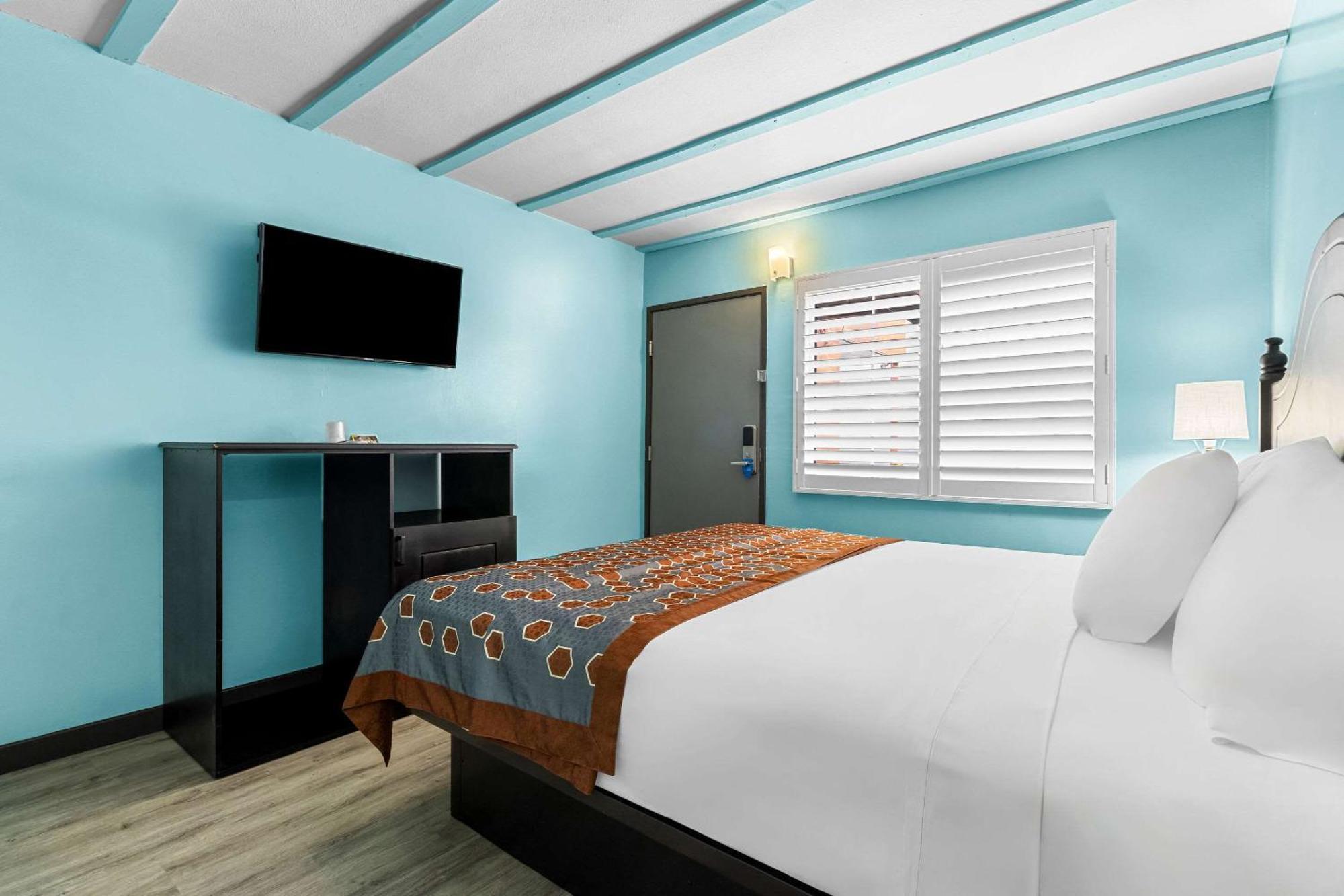 Rodeway Inn & Suites North Hollywood Burbank Airport - Universal Area Los Angeles Exteriér fotografie