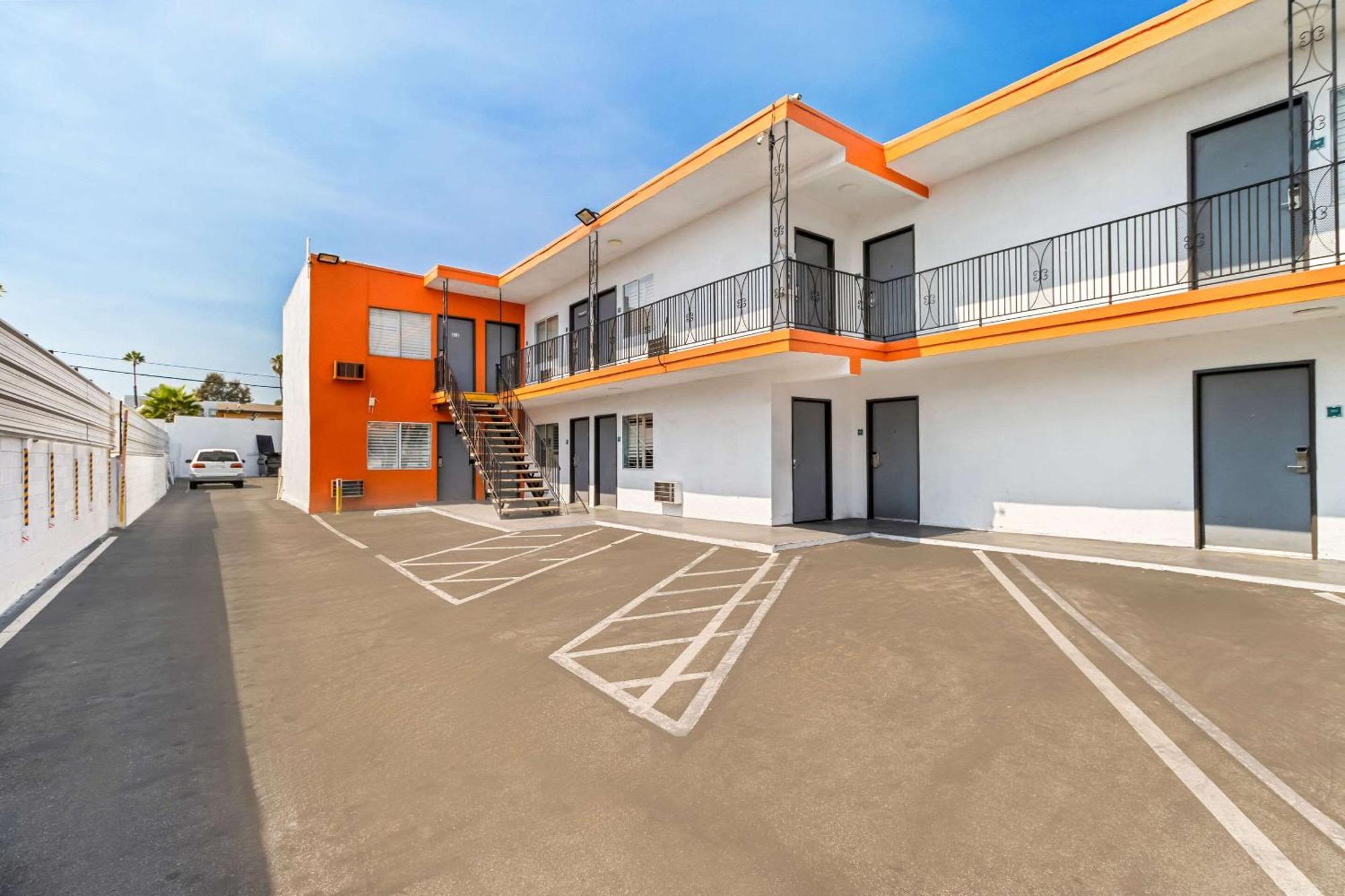 Rodeway Inn & Suites North Hollywood Burbank Airport - Universal Area Los Angeles Exteriér fotografie