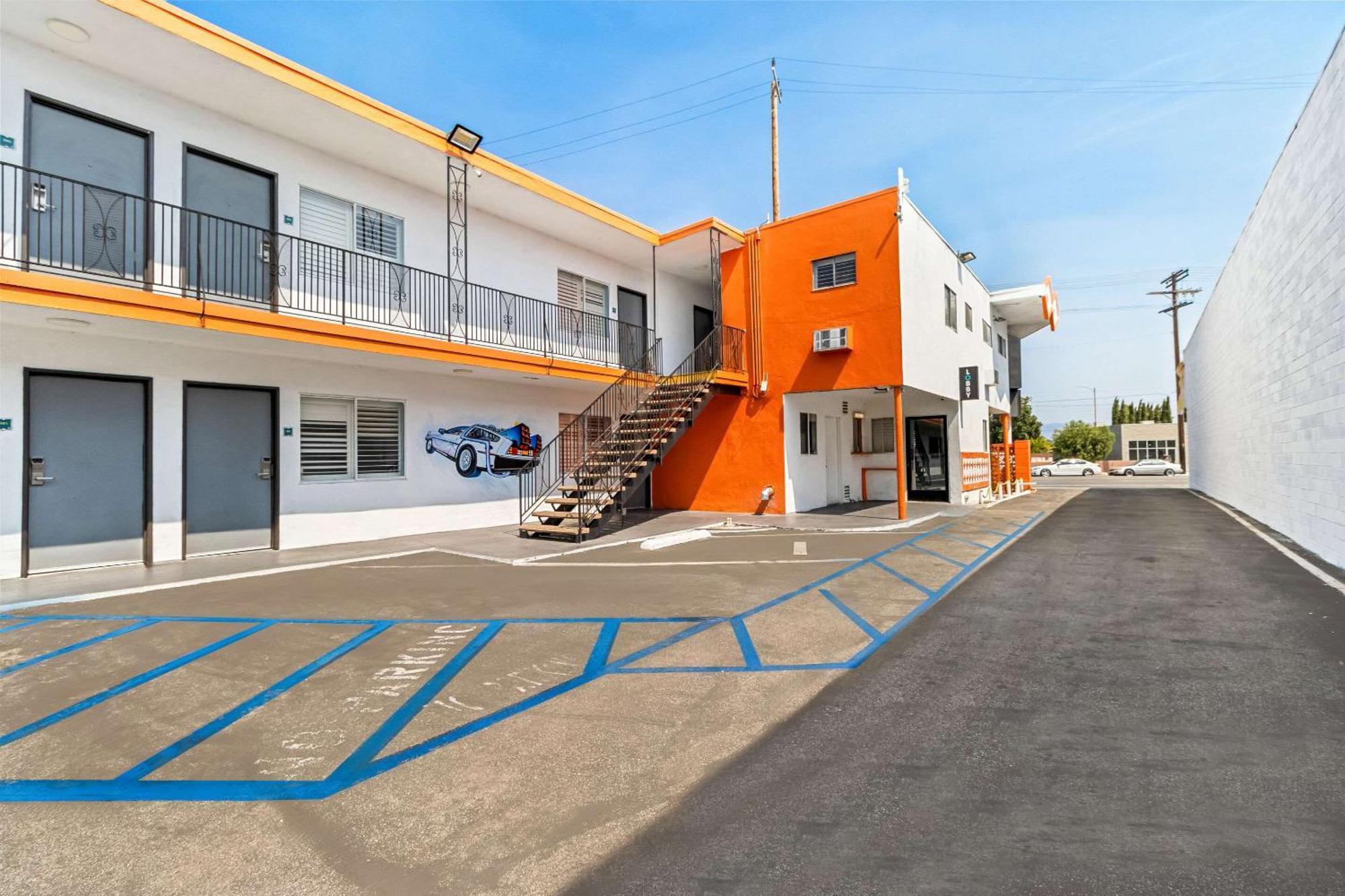 Rodeway Inn & Suites North Hollywood Burbank Airport - Universal Area Los Angeles Exteriér fotografie